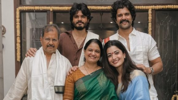 Vijay Deverakonda’s Parents: పెళ్లికి ముందే రష్మికకు కండిషన్లు.. విజయ్ పేరెంట్స్ కండిషన్లు వింటే షాక్ అవ్వాల్సిందే!