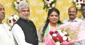 Gaddam Ananya: వికారాబాద్ మున్సిపల్ చైర్ పర్సన్‌గా స్పీకర్ కుమార్తె, పదవీ బాధ్యతలు స్వీకరించిన గడ్డం అనన్య
