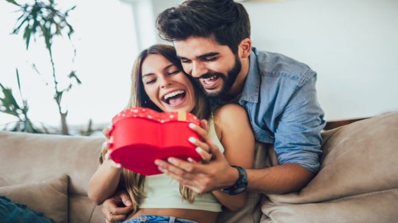 Condoms Sales: వాలెంటైన్ డే రోజున 3 రెట్లు పెరిగిన కండోమ్స్ సేల్స్.. ఒక వ్యక్తి రూ.25 వేల ఆర్డర్
