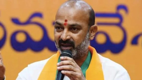 Bandi Sanjay: బీజేపీ అధికారంలోకి రాగానే భాగ్యలక్ష్మి ఆలయాన్ని స్వర్ణదేవాలయం వలే  నిర్మిస్తాం: బండి సంజయ్