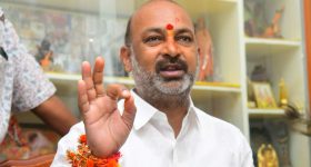 Gho Pooja: అష్టకష్టాలను పోగొట్టి అష్టైశ్వర్యాలను  ప్రసాదించే గోపూజను ఎలా చేయాలో తెలుసా..?