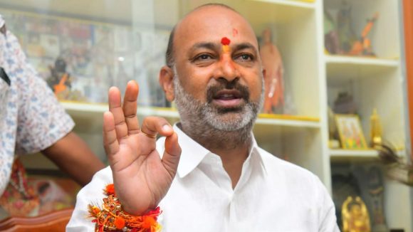 Bandi Sanjay Kumar: హిందీ ఏ భాషకూ ప్రత్యామ్నాయం కాదు.. జాతీయ ఐక్యతకు బలమైన వారధి: బండి సంజయ్