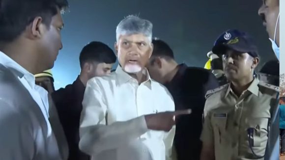 Kakinada Blast: వేట్లపాలెం  ప్రమాద స్థలంలో  సీఎం చంద్రబాబు.. బాధిత కుటుంబాలకు భరోసా