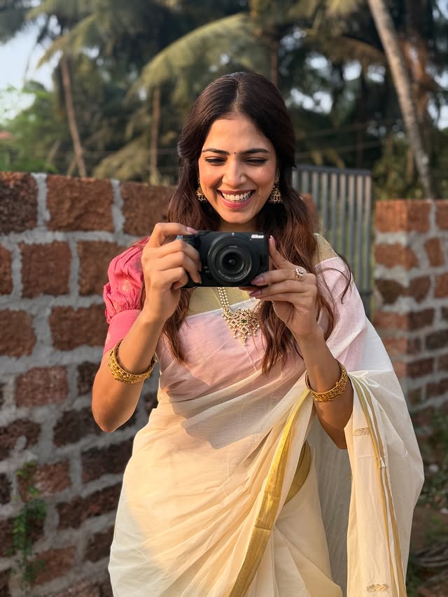 Malavika Mohanan (Source / Instagram) Malavika Mohanan Photo Gallery