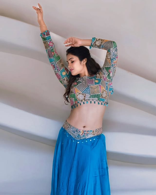 Divi Vadthya ( Source / Instagram) Divi Vadthya photo Gallery