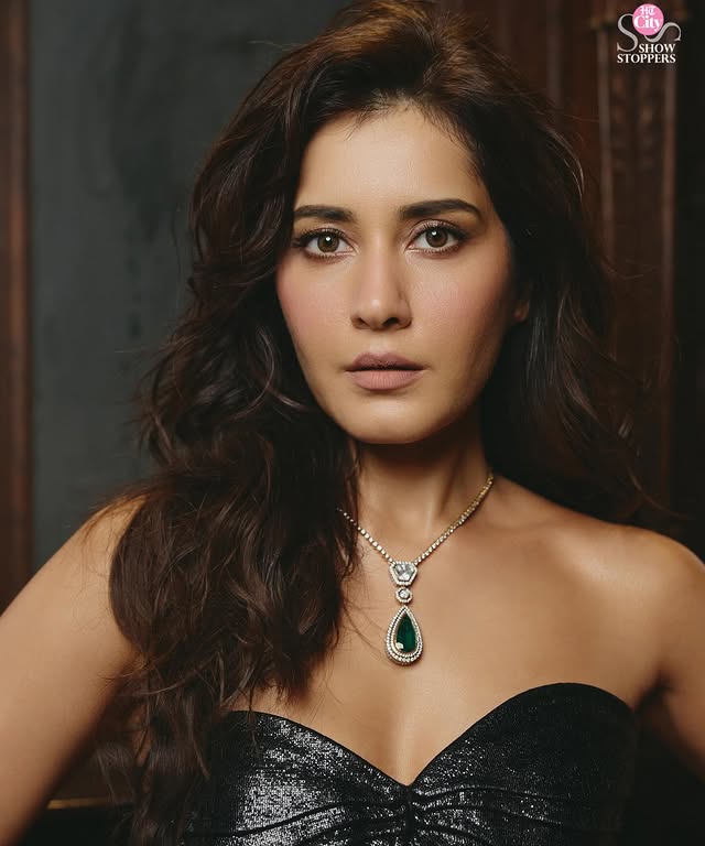 Raashii Khanna Photo Gallery