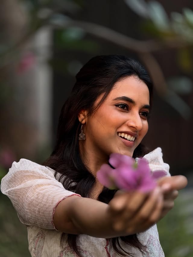 Priyanka Mohan( Source/ Instagram) Priyanka Mohan Photo Gallery