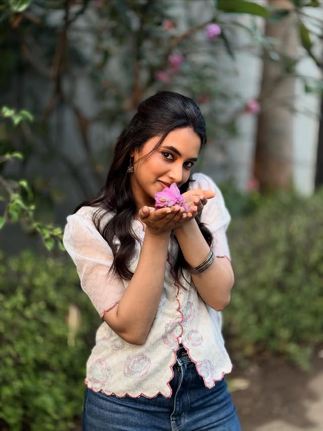 Priyanka Mohan( Source/ Instagram) Priyanka Mohan Photo Gallery