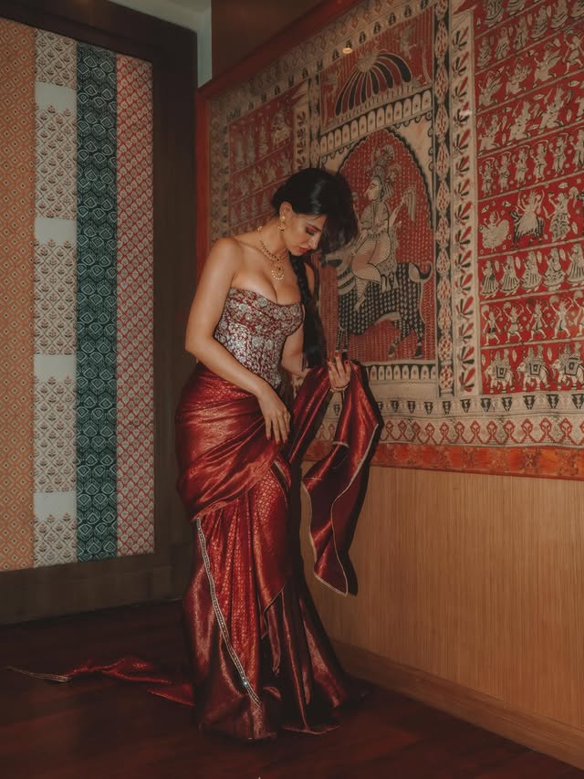 Dishapatani (Source / Instagram) Dishapatani photo Gallery..