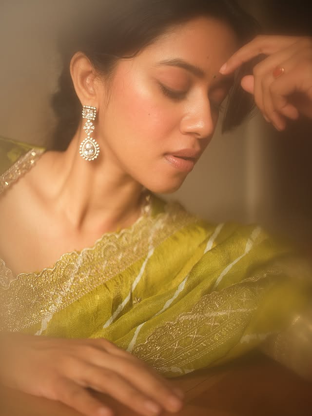 Mirnalini Ravi Photo Gallery