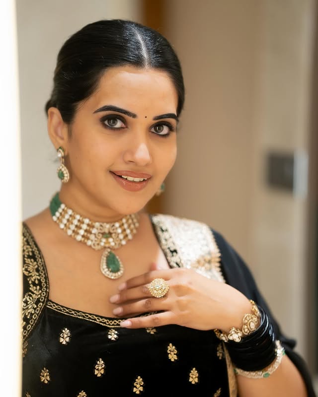 Sravanthi Chokarapu Photo Gallery  