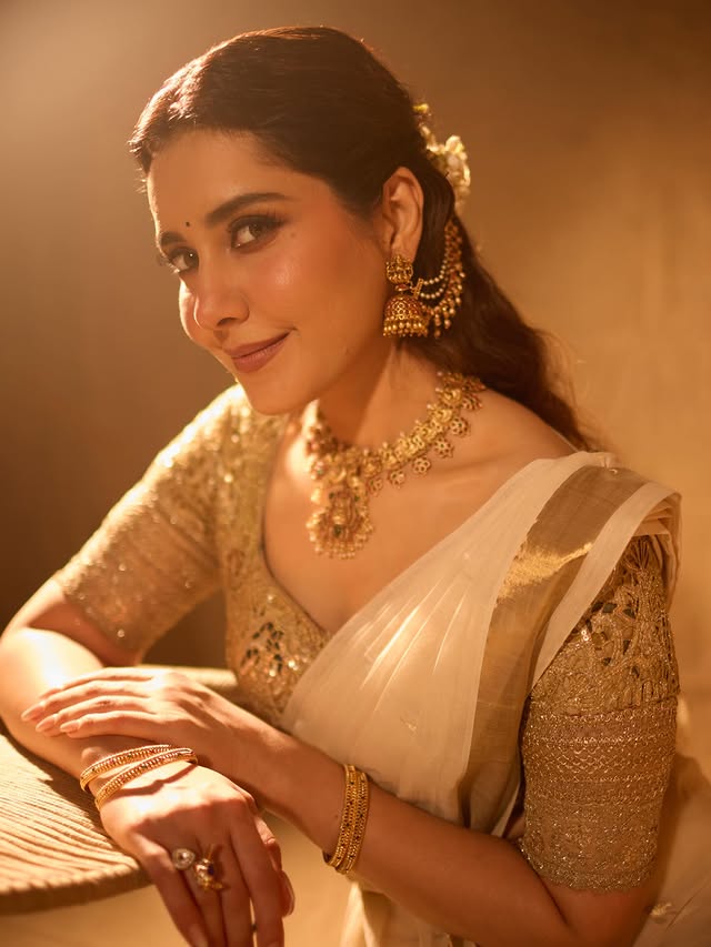 Raashii Khanna Photo Gallery