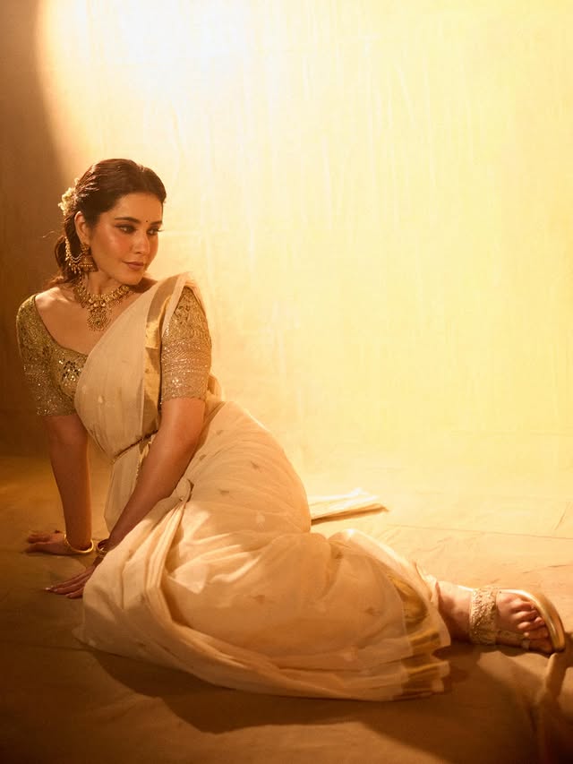 Raashii Khanna Photo Gallery