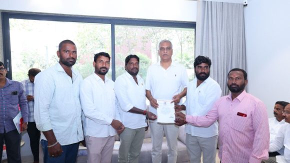 Harish Rao: మన ఊరు – మన బడి బకాయిలు వెంటనే చెల్లించాలి: ముఖ్యమంత్రి రేవంత్ రెడ్డికి హరీష్ రావు డిమాండ్