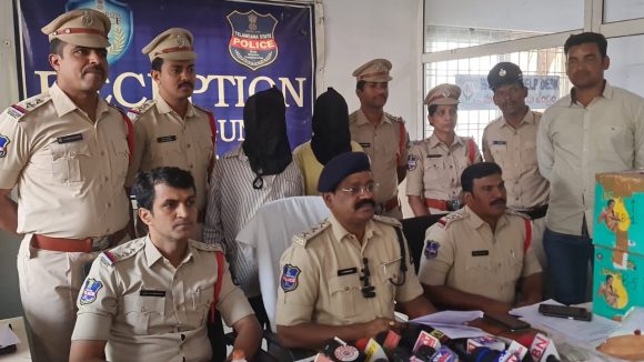 Hyderabad Drug Bust:10 కేజీల గంజాయి స్వాధీనం.. అంతర్​ రాష్ట్ర పెడ్లర్లను అరెస్ట్ చేసిన పోలీసులు!