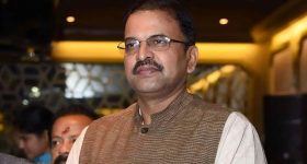 Jangaon: ట్విస్ట్‌ల మీద ట్విస్ట్‌లు.. జనగామ చైర్మన్ పీఠంపై ఉత్కంఠ.. ఎన్నిక వాయిదా వేయాలని ఎంపీ పట్టు!