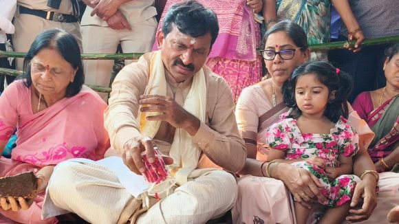 Ponguleti Srinivas Reddy: మహాశివరాత్రి  సందర్భంగా మంత్రి పొంగులేటి శ్రీనివాస రెడ్డి దంపతుల ప్రత్యేక పూజలు!