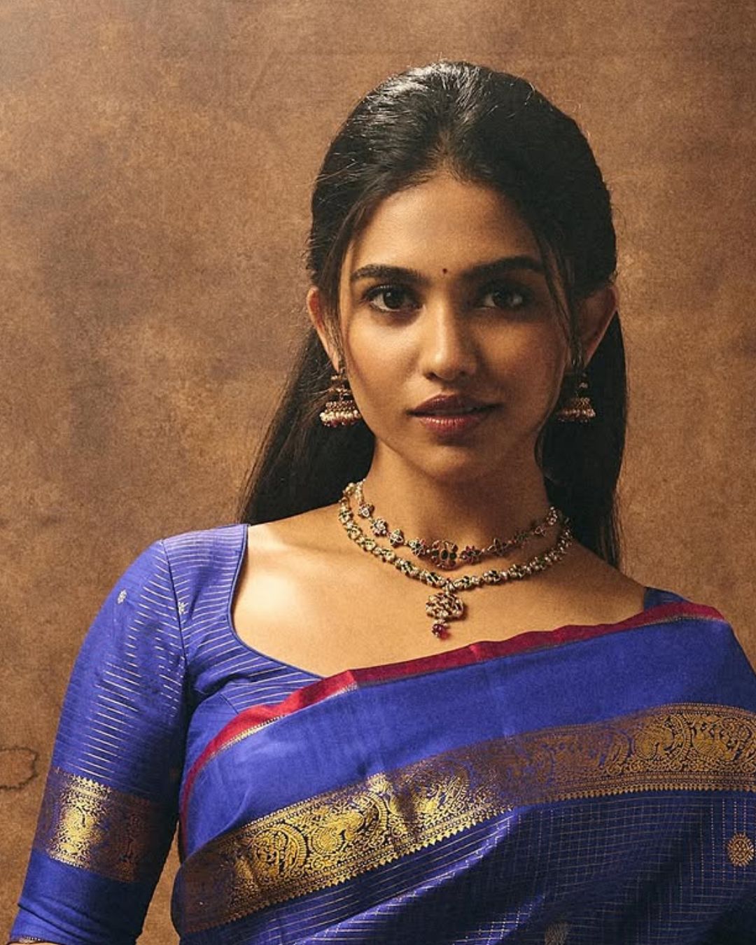 Mamitha Baiju : బ్లూ శారీలో మెరిసిపోతున్న మమిత బైజు.. ఎంత క్యూట్ ఉందో..