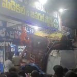 Road Accident: నల్లగొండ జిల్లాలో లారీ బీభత్సం.. మెడికల్ షాపులోకి దూసుకెళ్లిన వాహనం.. స్పాట్‌లో ఒకరు మృతి