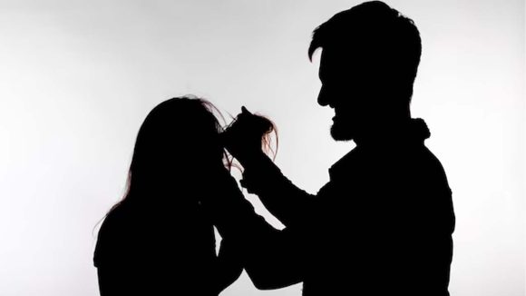 Crime News: విజయవాడలో దారుణం.. ప్రేమించానని వివాహితకు వేధింపులు.. చివరకు విషమిచ్చి