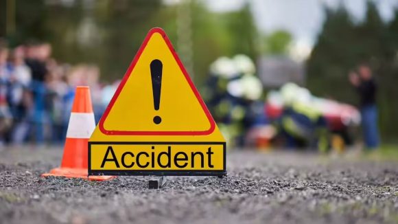 Road Accident: కడపలో ఘోర రోడ్డు ప్రమాదం.. కారుపై పడిన కంటైనర్.. స్పాట్ లోనే