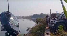 khammam Incident: ఖమ్మం జిల్లా పాలేరులో విషాదం.. అదుపుతప్పి చెరువులోకి దూసుకెళ్లిన కారు