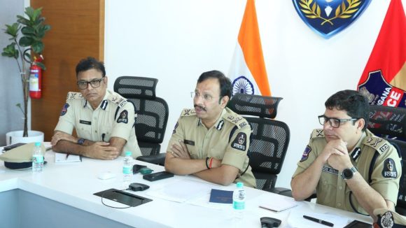 Hyderabad: హైదరాబాద్ పోలీస్ శాఖలో భారీ మార్పులు.. 63 మంది ఇన్‌స్పెక్టర్ల బదిలీ