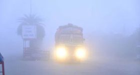 cold wave: మంచు దుప్పటిలో ఉమ్మడి మెదక్.. రహదారులపై వాహనదారుల అవస్థలు