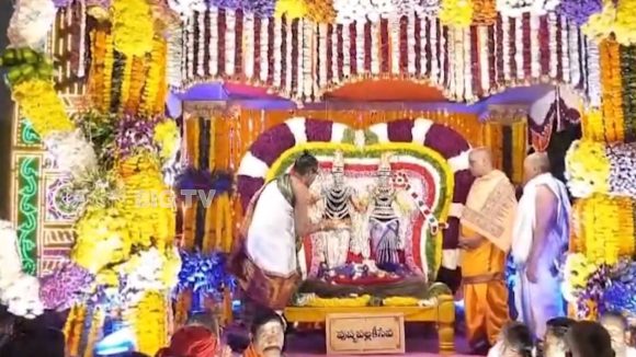 Srisailam Brahmotsavam: శ్రీశైలంలో కన్నులపండుగగా మహాశివరాత్రి ఉత్సవాలు.. సుగంధ పుష్పాల మధ్య మల్లన్న విహారం!