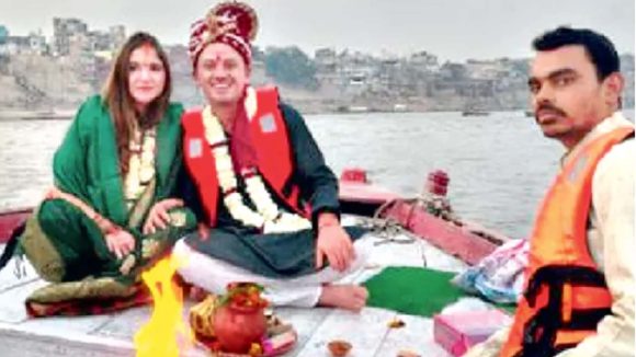 Varanasi Wedding: ఏడు సముద్రాలు దాటి… ఏడడుగుల బంధంలోకి.. కాశీలో గంగమ్మ అలలపై మెక్సికో జంట పడవ పెళ్లి