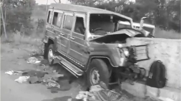 Road Accident: నాగర్ కర్నూల్ జిల్లాలో ఘోర రోడ్డు ప్రమాదం.. స్పాట్ లో ముగ్గురు..!