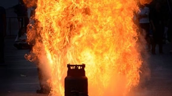 Fire Accident: క‌రాచీరలో భారీ అగ్నిప్ర‌మాదం.. కుప్ప‌కూలిన రెండంతస్తుల‌ భ‌వ‌నం.. స్పాట్ లో