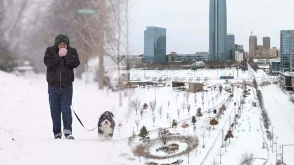 Snowfall in USA: అమెరికాను వణికిస్తున్న మంచు తుపాను.. స్థంభించిన జనజీవనం