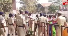 Jangaon: ట్విస్ట్‌ల మీద ట్విస్ట్‌లు.. జనగామ చైర్మన్ పీఠంపై ఉత్కంఠ.. ఎన్నిక వాయిదా వేయాలని ఎంపీ పట్టు!