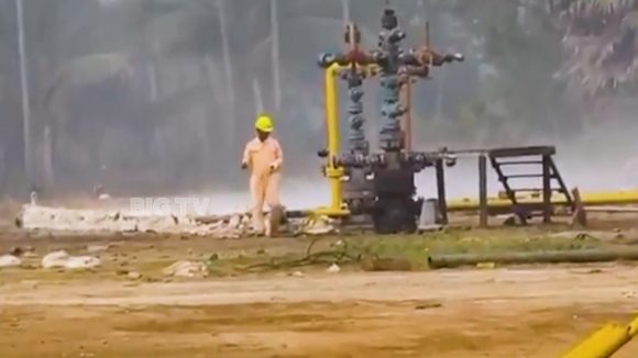 ONGC Gas Leak: కోనసీమ జిల్లాలో మరోసారి గ్యాస్ లీక్.. ప్రాణ భయంతో పరుగులు తీస్తున్న ప్రజలు