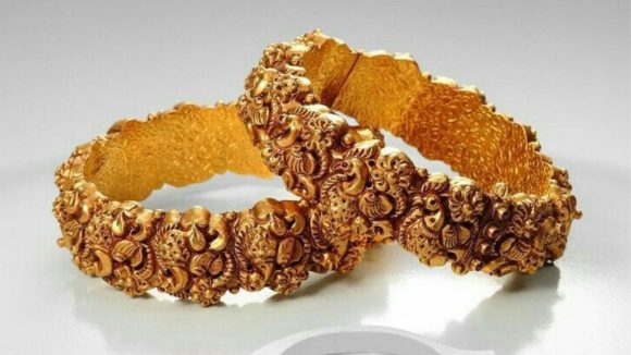Gold Rate Dropped: ఆకాశం నుంచి దిగివచ్చిన పసిడి.. నేడు తులం బంగారంపై భారీ కోత! లేటెస్ట్ రేట్లు ఇవే..
