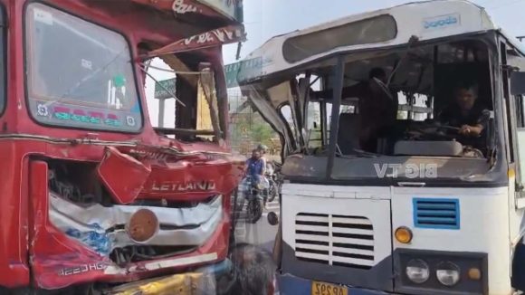Sangareddy District: సంగారెడ్డి జిల్లాలో ఘోర రోడ్డు ప్రమాదం.. ఆర్టీసీ బస్సు, లారీ ఢీ.. స్పాట్‌లో 15 మంది