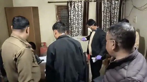  Jharkhand Horror: చిచ్చు అక్కడే మొదలైంది.. హైకోర్టు లాయర్ ఫ్యామిలీ ఆత్మహత్యాయత్నం!