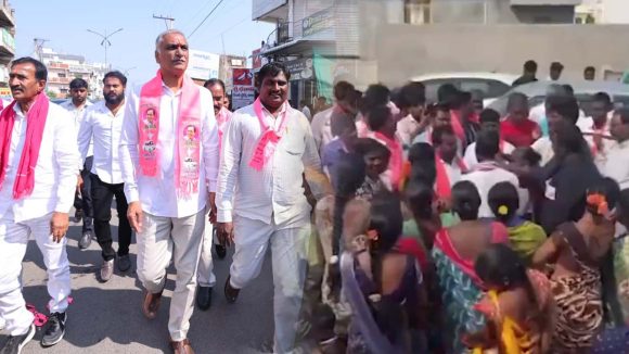 BRS Vs Congress: హరీశ్ రావును అడ్డుకున్న జనాలు.. చెప్పులతో కొట్టుకున్న బీఆర్ఎస్, కాంగ్రెస్ కార్యకర్తలు