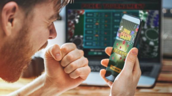 Online Betting: ఆన్‌లైన్ బెట్టింగ్ మాయాజాలం.. మహబూబాబాద్ జిల్లాలో యువకుడి ఆత్మహత్య