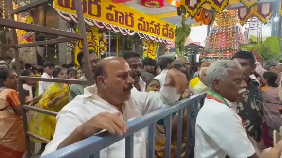 Mahashivratri Celebrations 2026: దక్షిణ కాశిలో భక్తజన సంద్రం.. శ్రీకాళహస్తిలో ప్రశాంతంగా మహాశివరాత్రి దర్శనాలు!