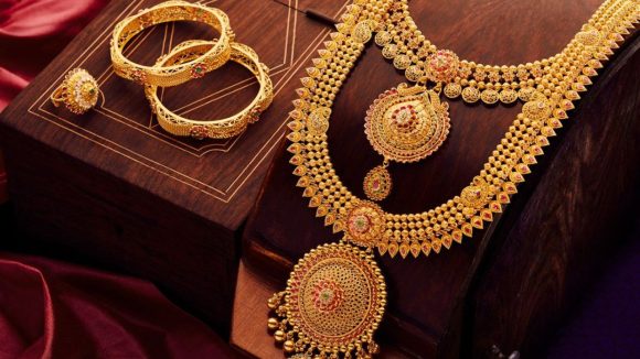 Today Gold Rates: పసిడి ప్రియులకు ఊరట.. నేడు తగ్గిన బంగారం ధరలు.. తులం ఎంత ఉందంటే?