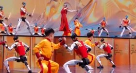 Dancing Robots: డాన్స్, కుంగ్‌ఫూ చేస్తూ పిచ్చెకిస్తున్న రోబోలు.. సోషల్ మీడియాలో వీడియో వైరల్