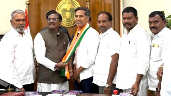 Vivek Venkataswamy: మంత్రి  వివేక్ వెంకటస్వామి సమక్షంలో కాంగ్రెస్‌లో చేరిన  శ్రీనివాసాచారి