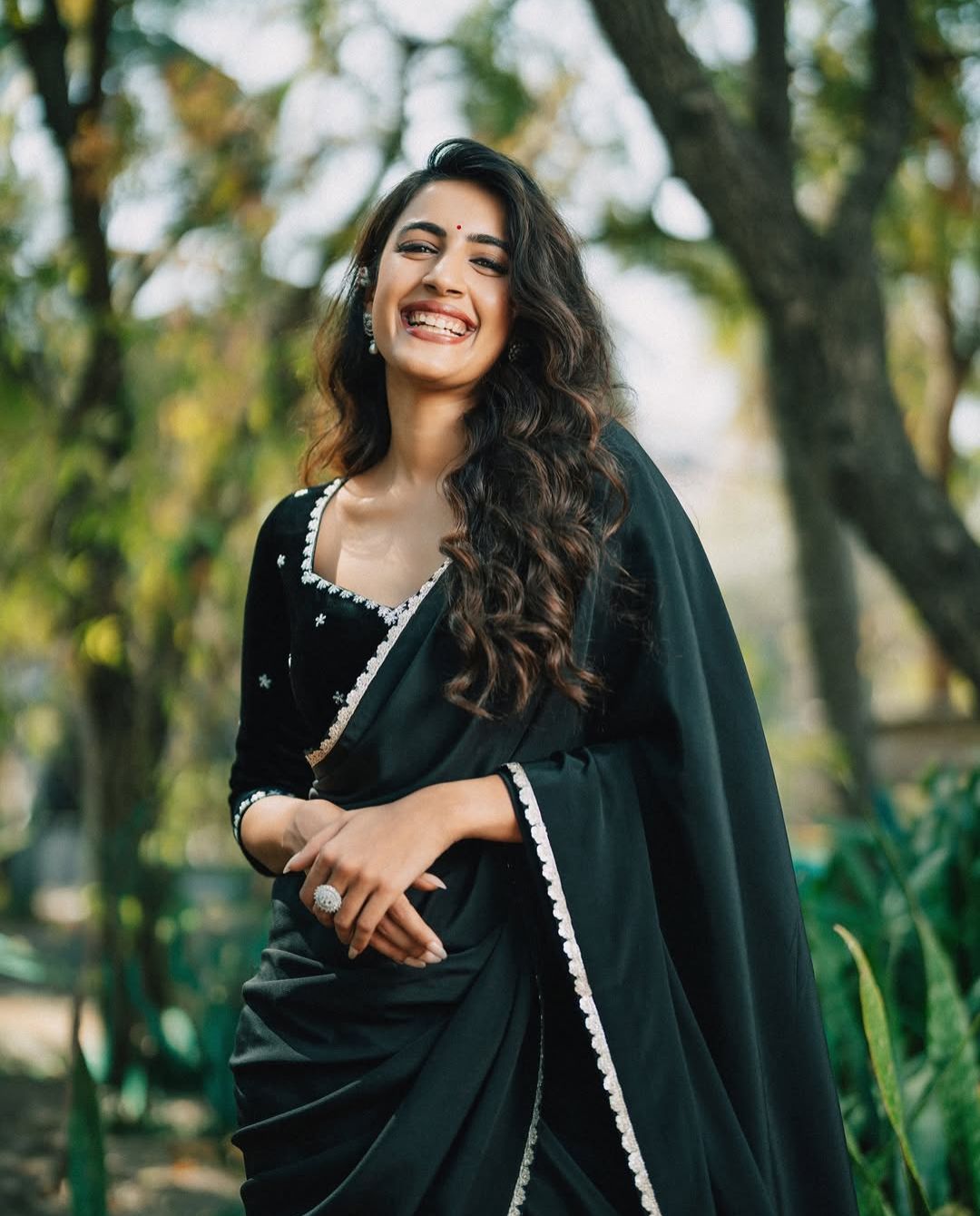 Niharika Konidela: చీరకట్టులో మెగా డాటర్ అందాలు!