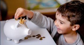Pocket money: పదేళ్ల పిల్లాడికి ప్యాకెట్ మనీ ఇవ్వచ్చా? వాటి వల్ల లాభనష్టాలేంటి?