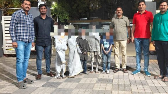 Cyberabad Police: పిల్లలకు మహాత్మాగాంధీ వేషం వేయించి బిక్షాటన చేయిస్తున్న తల్లిదండ్రులు అరెస్ట్..?