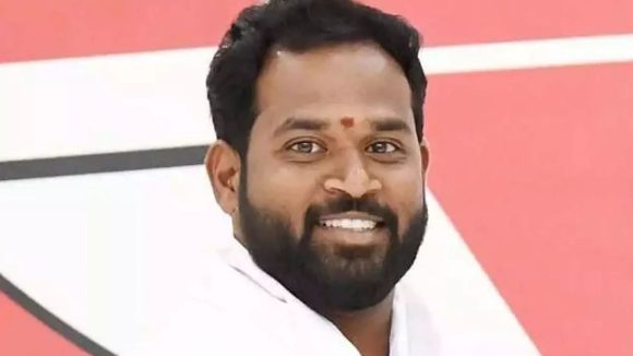 Arava Sridhar MLA: గంటకో వీడియో.. ఎమ్మెల్యేకు ముచ్చెమటలు.. వెలుగులోకి మ‌రో ఇద్ద‌రు మ‌హిళ‌ల‌ చాటింగ్స్