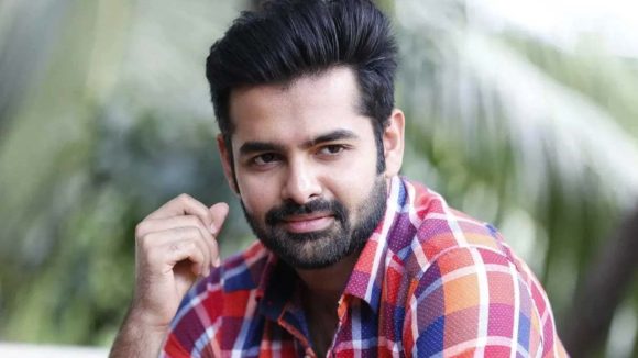 Ram Pothineni : మళ్ళీ ఆ డైరెక్టర్ కు ఛాన్స్ ఇచ్చిన రామ్..స్టోరీ లైన్ వింటే మతిపోద్ది..