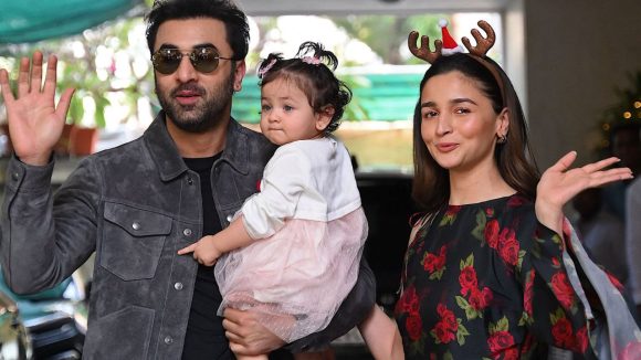 Celebrities : కూతురు పుట్టాక 1000 కోట్ల సినిమాల్లో నటించిన స్టార్ హీరోలు ఎవరంటే..?